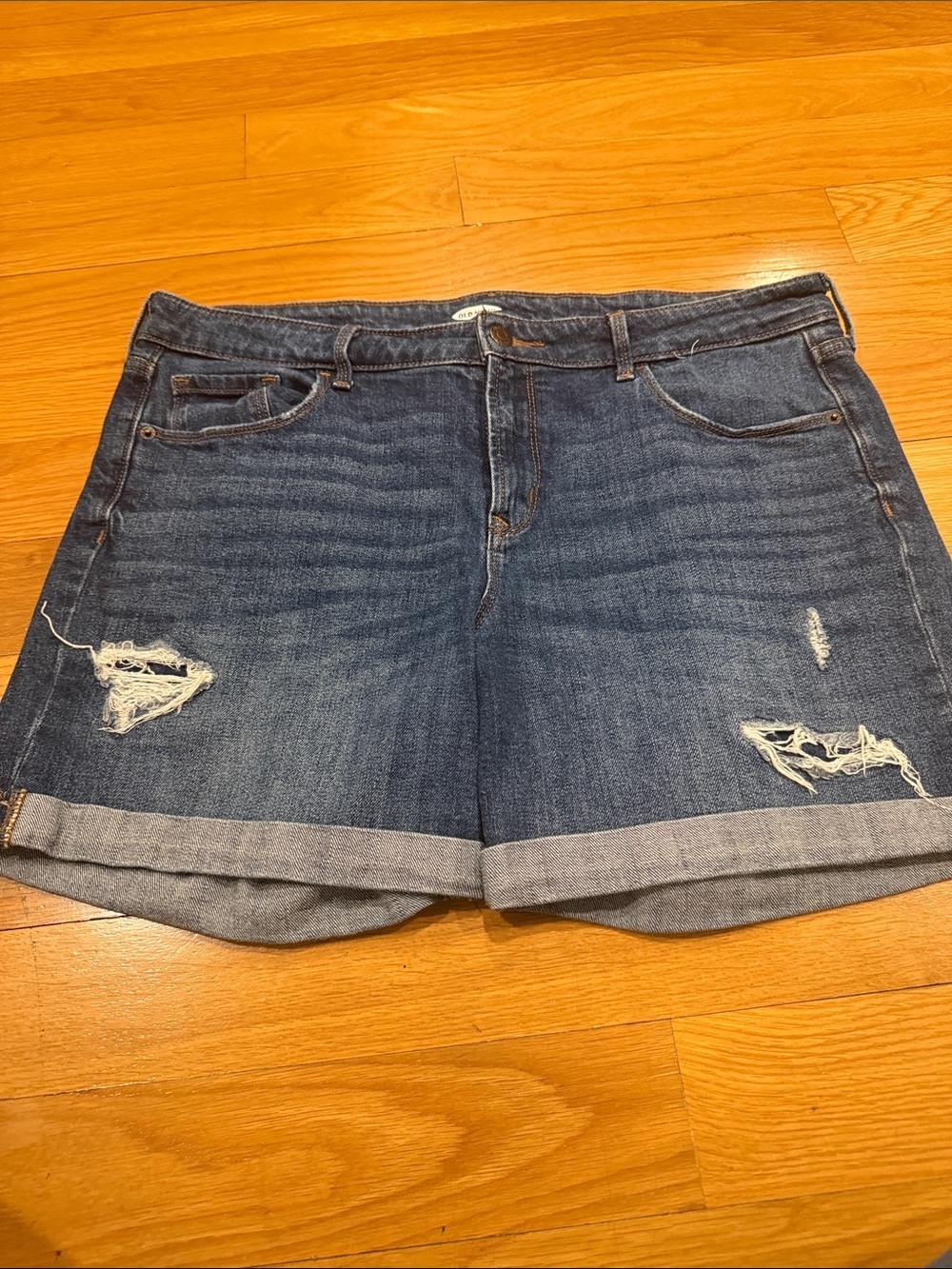 Old navy women light distressed jean shorts size 12.